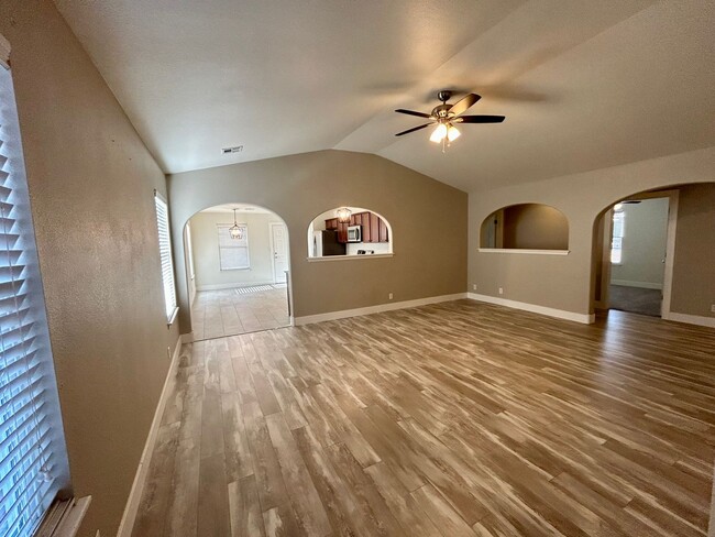 Foto del edificio - 4 bedroom home in Owasso Schools