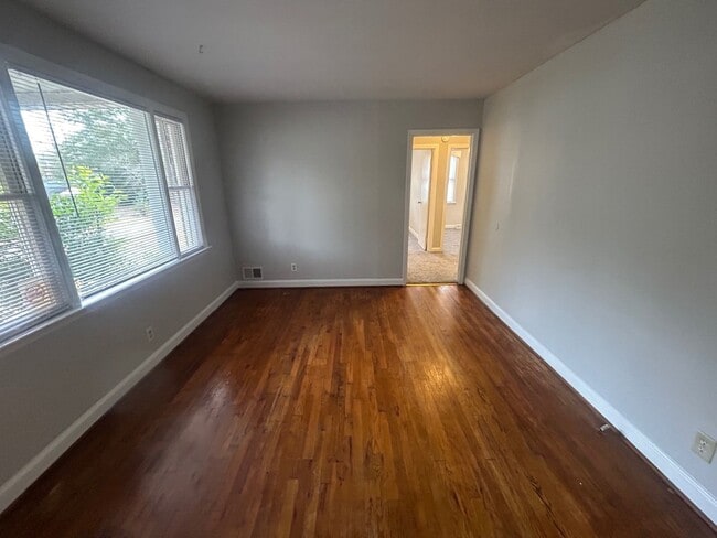 Building Photo - 3604 Hydrangea St