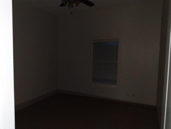 Newer appliances and garbage disposal - 3217 W Sprague St