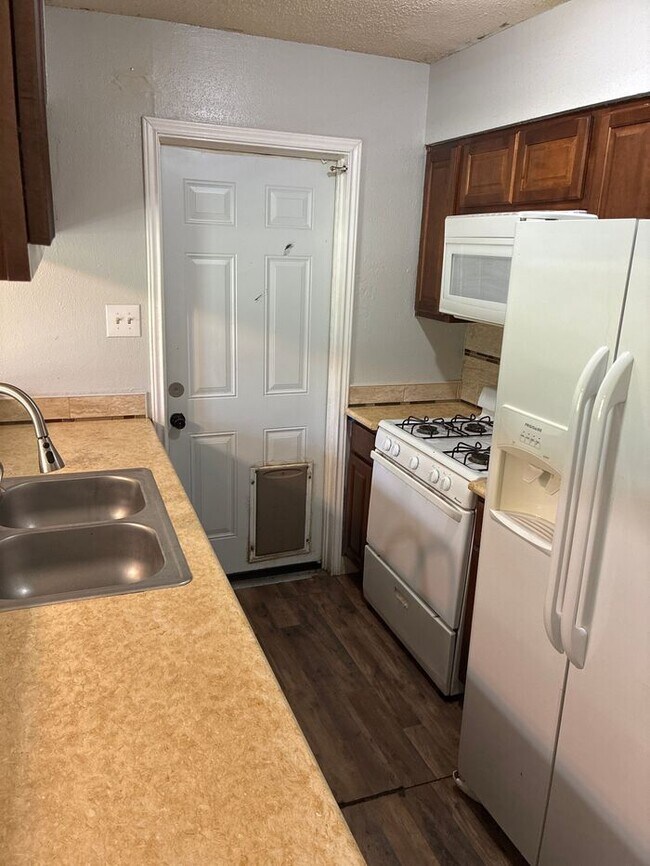 Foto del edificio - Beautiful 4BR 2BA Home w/ Fenced Yard + Garage Parking in Converse