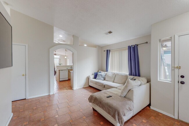 Foto del edificio - 10708 Brookline Pl NW