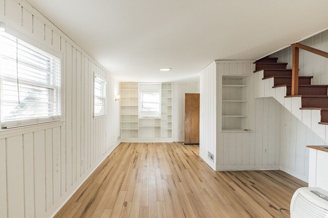 Foto del edificio - Beautiful 2 bedroom 1 bathroom for rent!