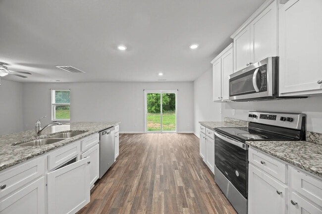 Building Photo - Room in House on Hazelburn Dr