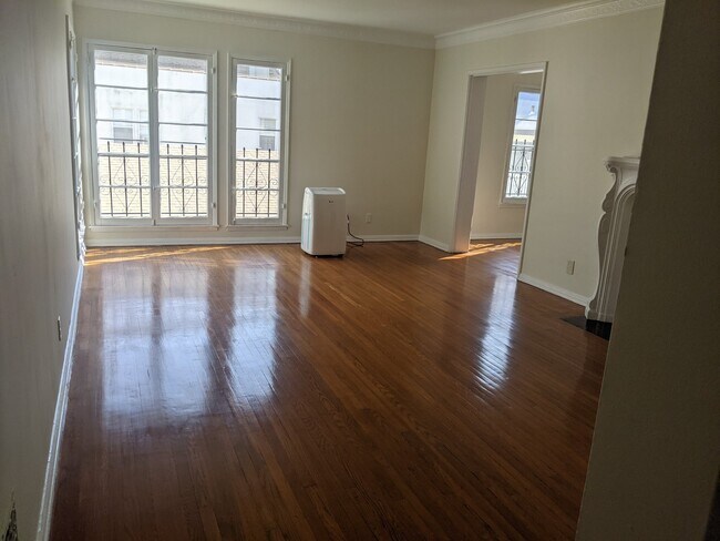 Foto del edificio - 451 N Oakhurst Dr