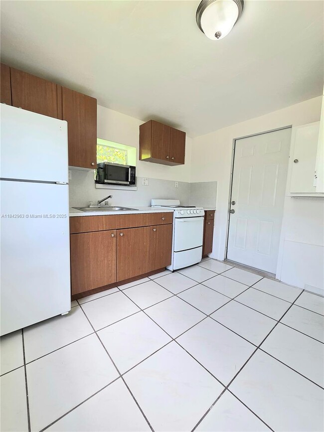 Foto del edificio - 1619 NW 27th St