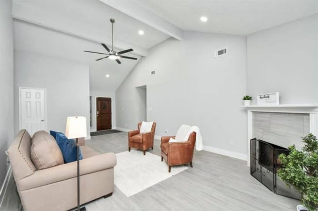 Foto del edificio - 5215 Rivertree Ln