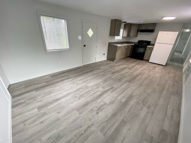 Building Photo - Recently Remodeled 3-Bed Mobile Home in Sulphur