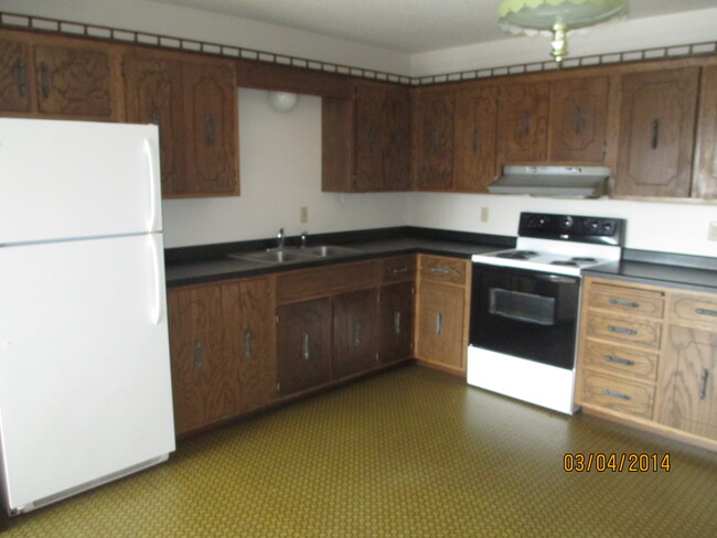 Kitchen - 101 E Maple St