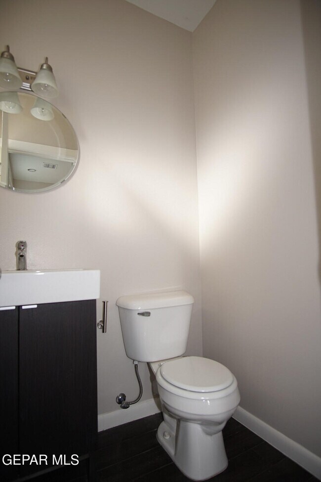 Foto del edificio - 6262 Woodrow Bean Transmountain