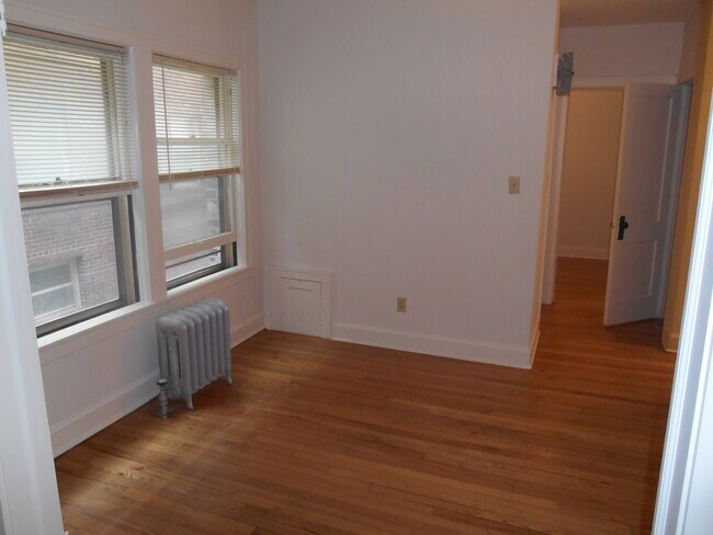 Building Photo - 934 Grand Ave