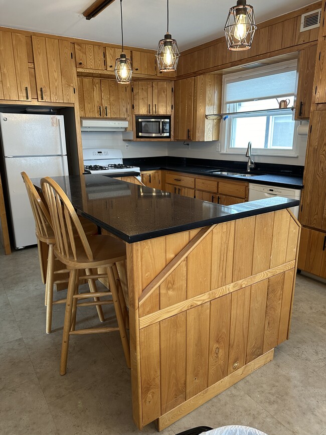 Kitchen - 123 S Greenwood Ave