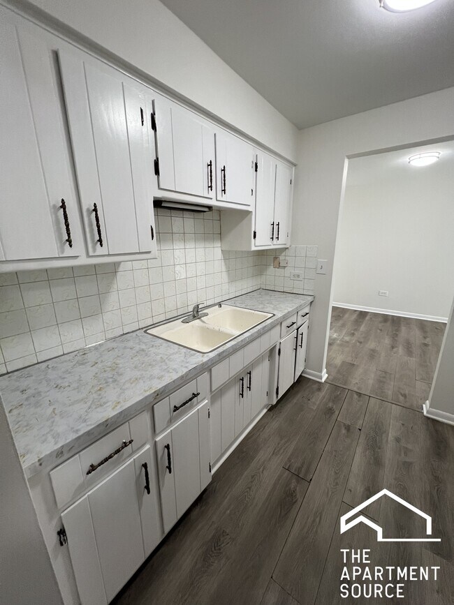 Foto del edificio - 2310 N Harlem Ave