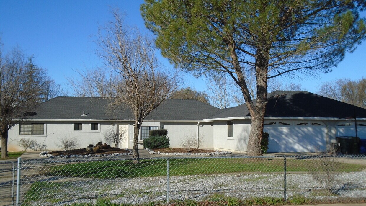 Building Photo - 1984 Airstrip Rd