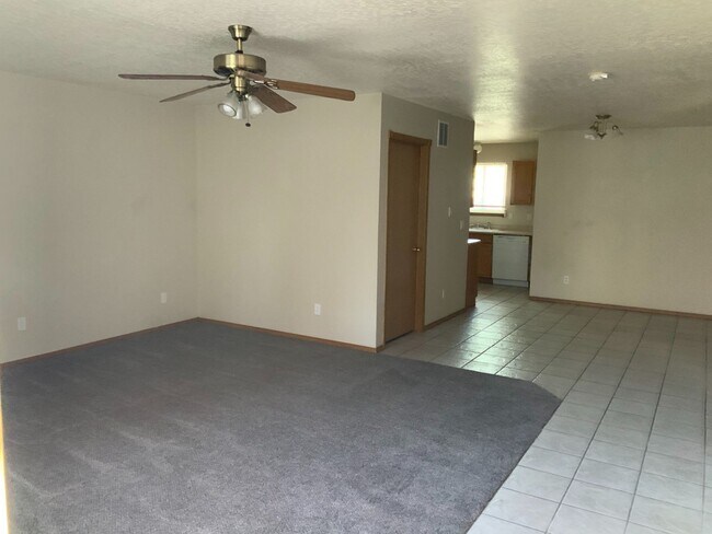 Foto del edificio - Two bedroom, Two Bath Duplex with One Car ...