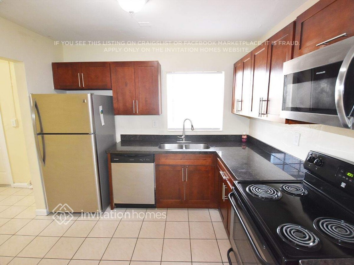 Foto del edificio - 4825 NW 189th Terrace