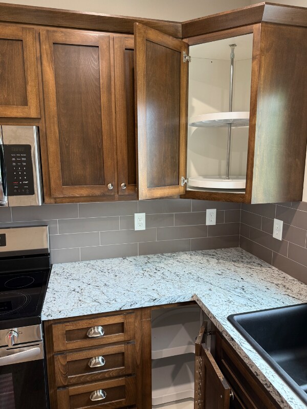 Foto del edificio - 842 E 8th St