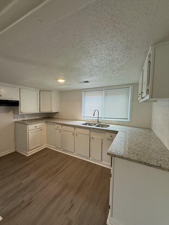 Foto del edificio - 5317 Watson Ave