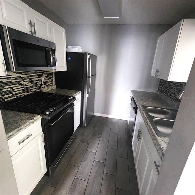 Building Photo - 2040 San Marcos Dr SE