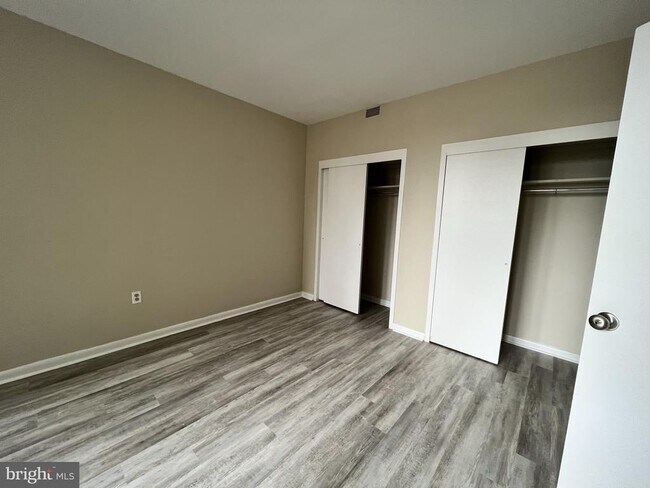 Building Photo - 135 S 19th St