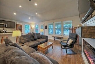 Building Photo - 21707 Crystal Way