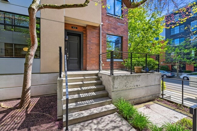 Photo - 1616 NW Riverscape St House