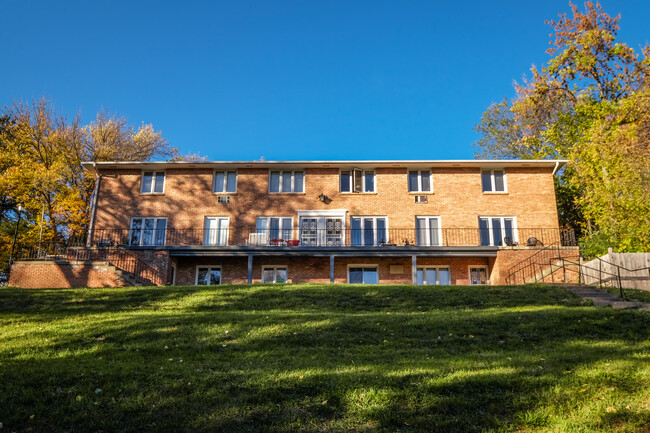 Building Photo - Greenwood Manor