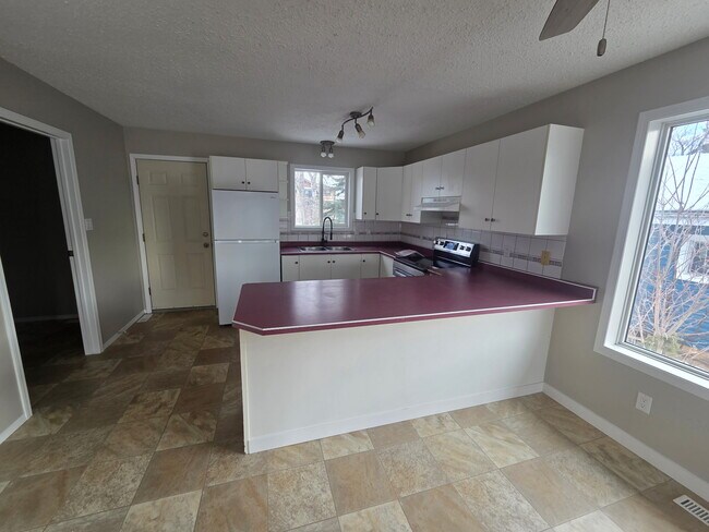 Building Photo - 5109 50 St