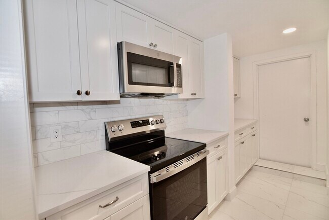 Foto del edificio - 72 Longwood Ave