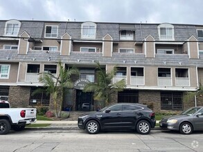 Building Photo - 1355 Loma Ave
