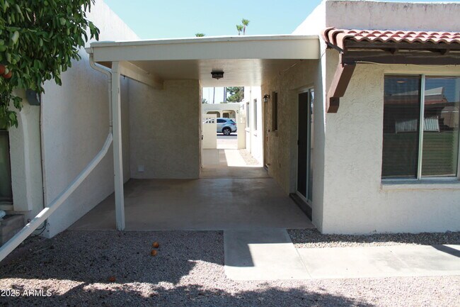 Foto del edificio - 2229 N Recker Rd