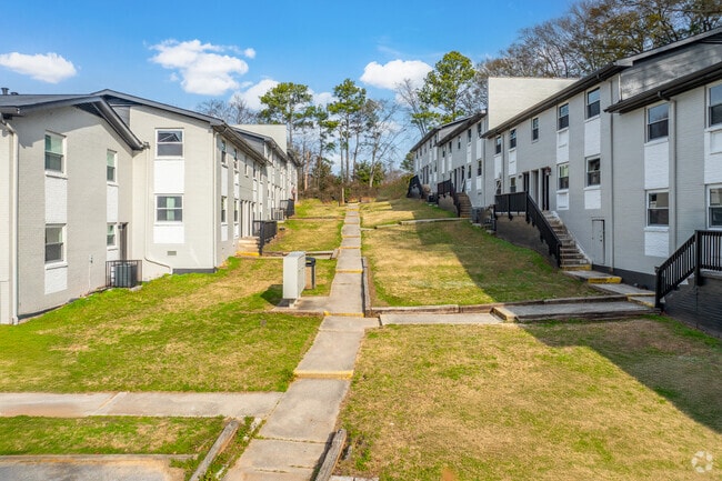 City Line Flats Courtyard - City Line Flats