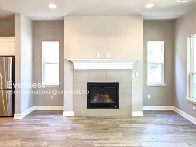 Building Photo - 8800 Jodie Ln