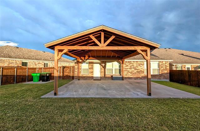 Foto del edificio - 704 Rivers Creek Ln