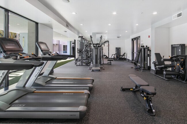 Building Photo - Accent