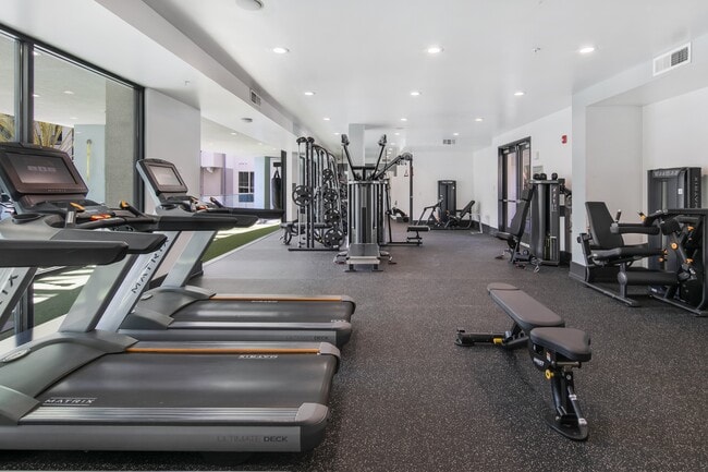 Building Photo - Accent