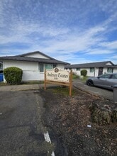 Building Photo - 614 NE Anderson St