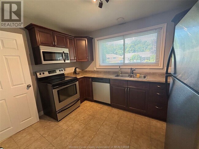 Photo du bâtiment - 3880 Woodward Blvd
