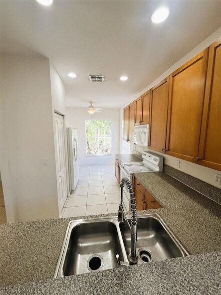 Foto del edificio - 10086 SW Chadwick Dr