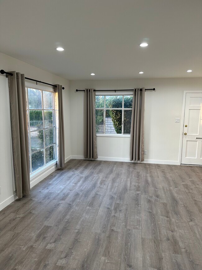 Foto del edificio - 8532 Tilden Ave