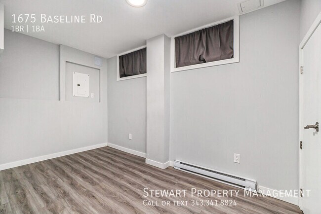 Photo du bâtiment - 1675 Baseline Rd