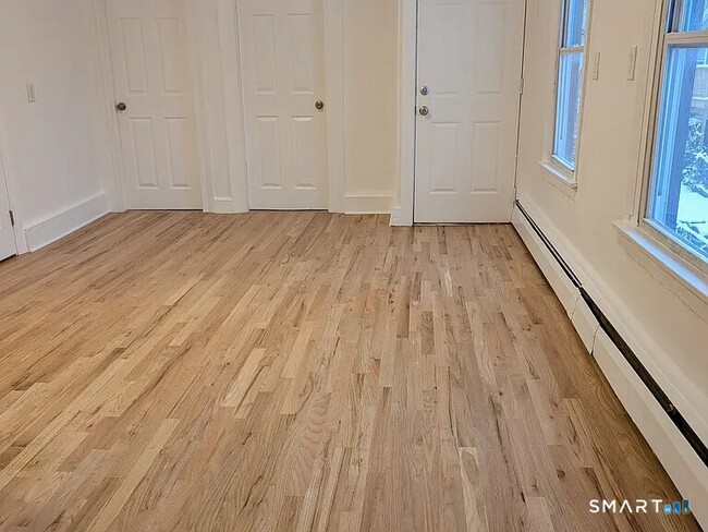 Building Photo - 64 Liberty St