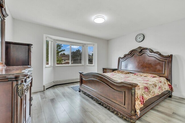 Photo du bâtiment - 12747-1290A 90a Ave