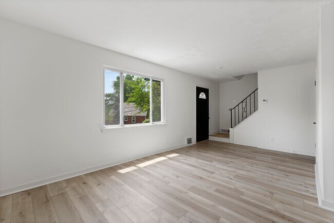 Foto del edificio - AVAILABLE NOW! RENOVATED 3-BEDROOM!