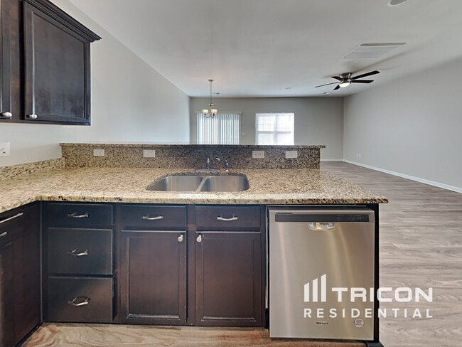 Building Photo - 413 Laurel Leaf Dr