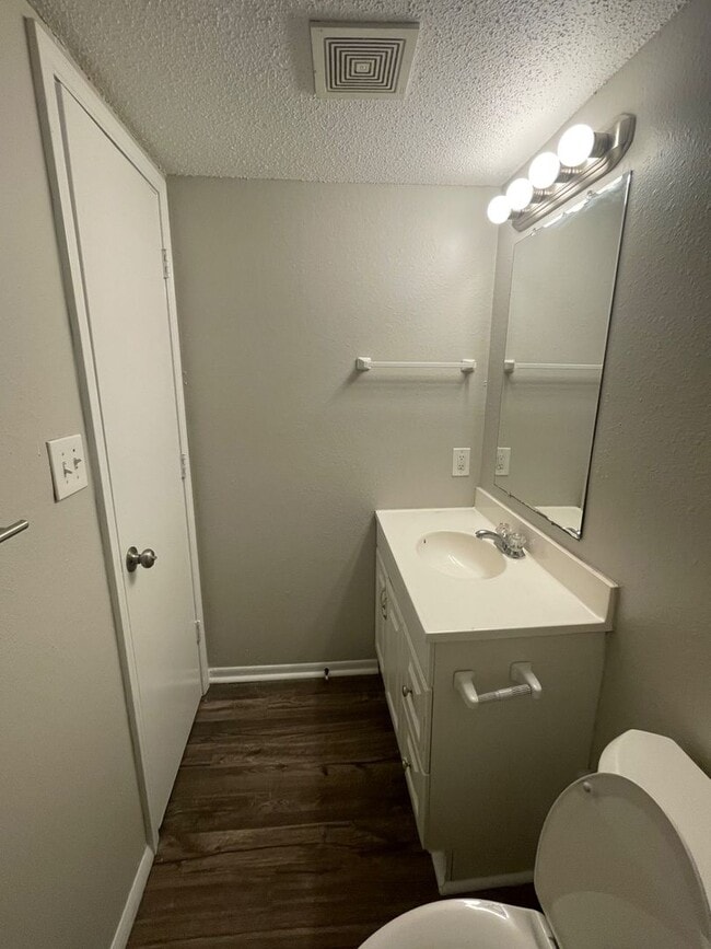 Foto del edificio - 409 NE Westwind Dr
