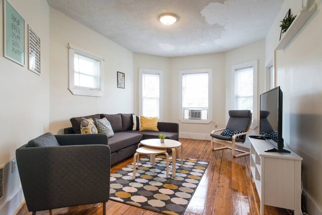 Building Photo - 135 Brook St