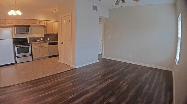 Building Photo - 2106 Cullen Ave