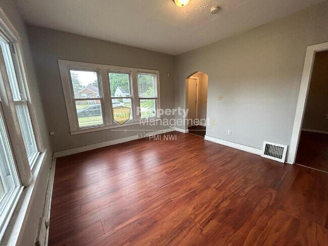 Foto del edificio - 573 Hanley St