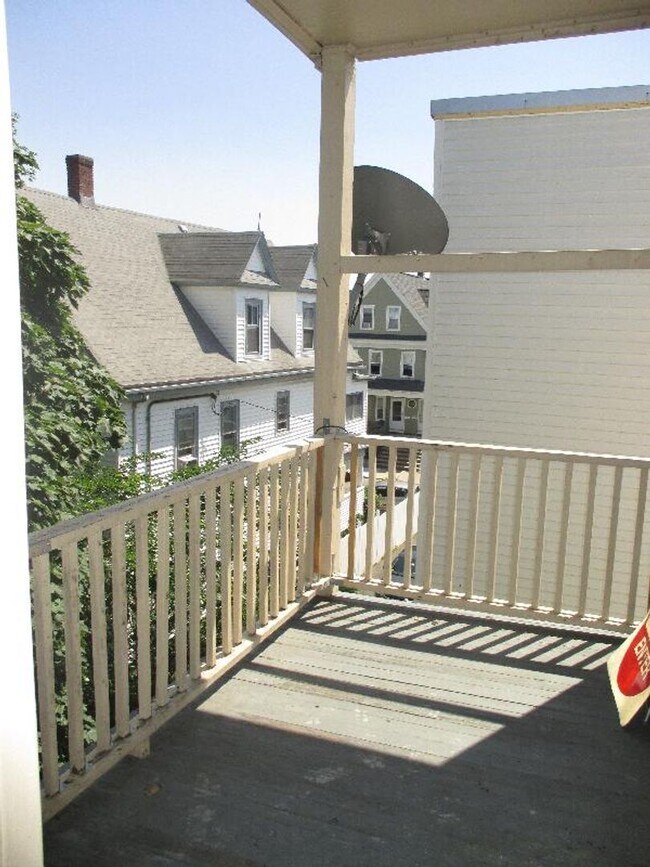 Building Photo - 47 Litchfield St
