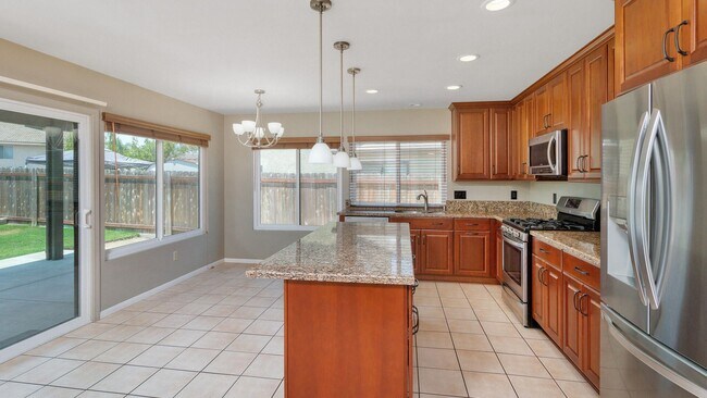 Foto del edificio - Beautiful Remodeled Three Bedroom Home in ...